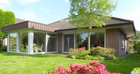 Sehr großzügiger Bungalow mit Wintergarten in bevorzugter Lage 