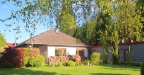 Walmdachbungalow mit Garage und ausbaufähigem Dachgeschoss