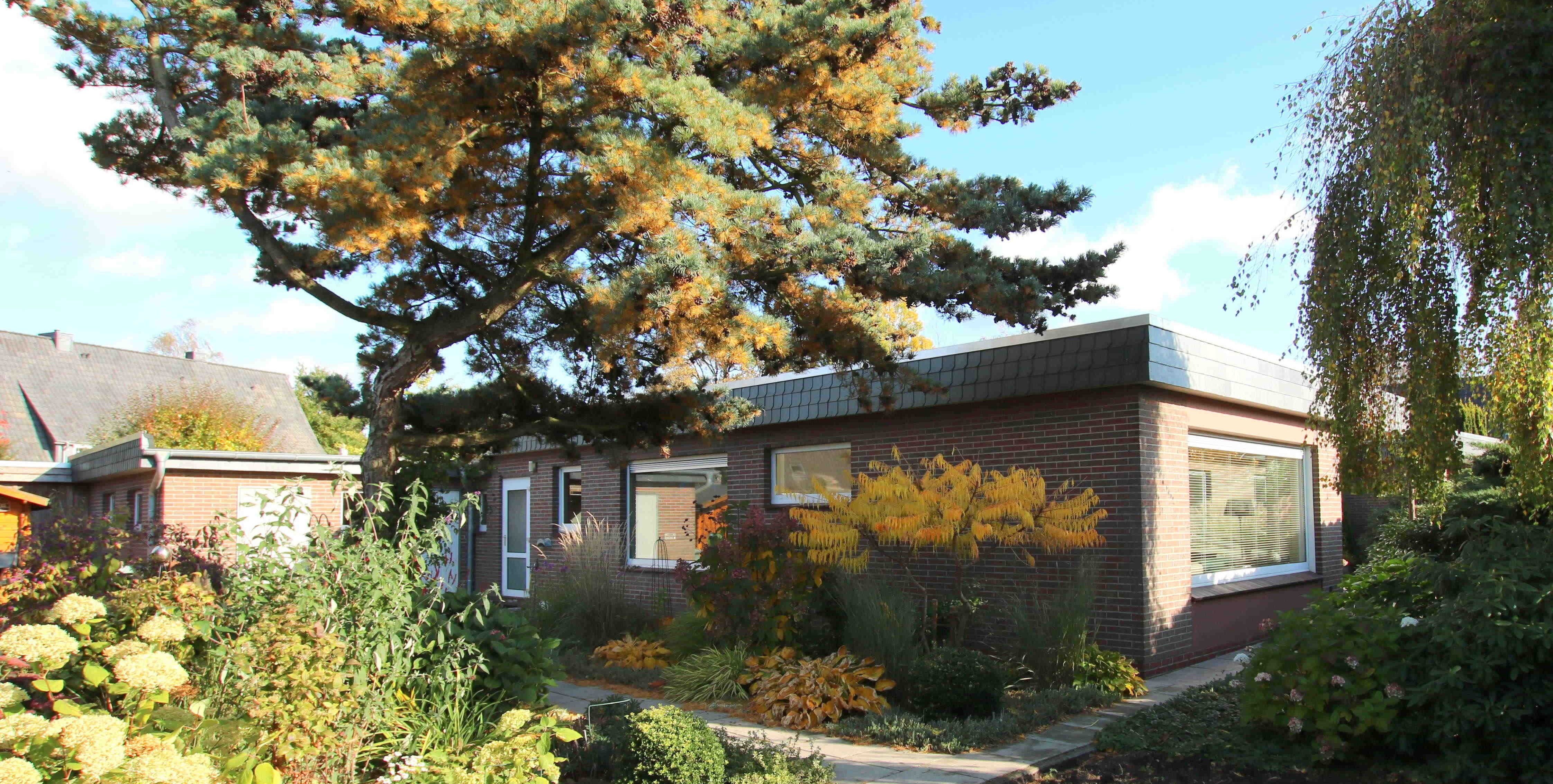 Sanierter Bungalow mit überdachter Südterrasse in zentrumnaher Lage