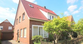 Modernisierungsbedürftiges Zweifamilienhaus in Oldenburg-Osternburg