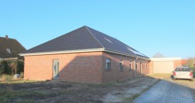 Neubau-Doppelbungalow-Hälfte mit Photovoltaik-Anlage 