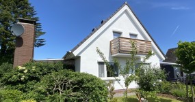 Modernisiertes Einfamilienhaus mit Wintergarten, Garage und Garten