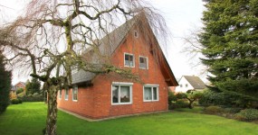 Wohnhaus mit abtrennbarem Bauplatz in Edewecht-Osterscheps