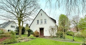 Charmantes Einfamilienhaus mit großem Garten und Garage in Varel