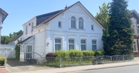 Wohn- und Geschäftshaus mit Anbau und Garage im Zentrum von Varel