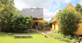 Charmantes Einfamilienhaus mit Garage, Carpot und Garten in Varel-Dangastermoor