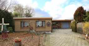 Sanierungsbedürftiger Bungalow mit unverbautem Ausblick in Augustfehn