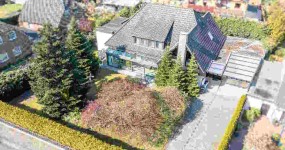 Großzügiges Wohnhaus mit Garage und Wohnmobilcarport auf großzügigem Gartengrundstück