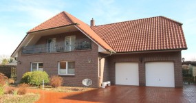 Geräumiges und vermietetes Einfamilienhaus mit Doppelgarage in ruhiger Wohngebietslage von Friesoythe