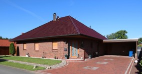 Charmanter Walmdachbungalow mit Terrasse und Doppelcarport in ruhiger Wohngebietslage in Westerstede-Ocholt