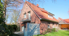 Gepflegtes Einfamilienhaus mit Garage, überd. Terrasse und eingegrüntem Garten
