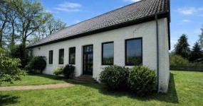 Ehemalige Dorfschule - Großzügiges EFH mit weitläufigem Grundstück