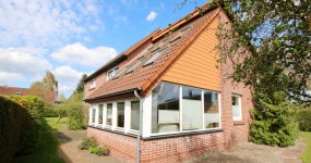 Großzügiges Einfamilienhaus mit Wintergarten und Carport in Sackgassenlage