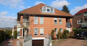 Gepflegte 2-Zimmer-Eigentumswohnung im Obergeschoss mit Loggia und Tiefgaragenstellplatz