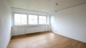 Wohnzimmer mit Zugang zur Loggia