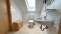 Badezimmer (WC) mit Zugang zum Abstellraum