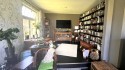 geräumiges Wohnzimmer mit Kaminofen