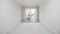 Esszimmer mit Balkonzugang - Hochparterre-Wohnung (KI bearbeitet)