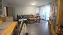 Wohnzimmer mit Zugang zum Balkon
