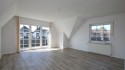 Wohnzimmer mit Zugang zum Balkon