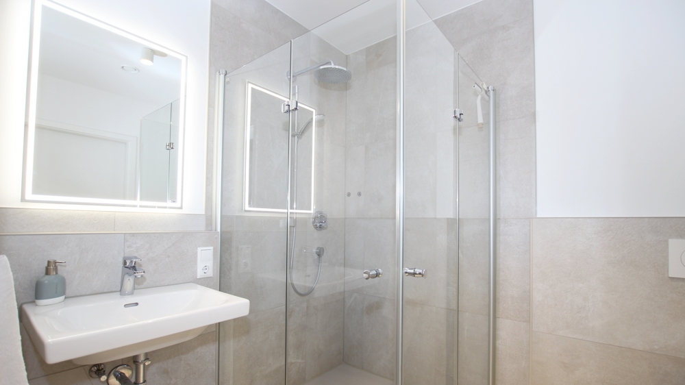 Exklusives Wohnen in einer 2-Zimmer-Penthouse-Wohnung mit Dachterrasse und Stellplatz inkl. EBK - Photo 5