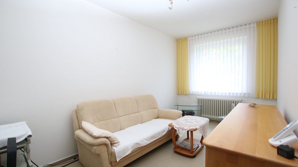 Großzügige 3-Zimmer-Obergeschosswohnung mit Loggia und Kellerraum in zentraler Lage in Bad Zw'ahn - Photo 1
