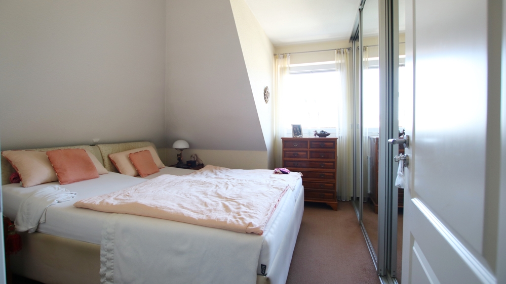 Komfortable Dachgeschosswohnung mit Balkon und Tiefgaragenstellplatz in Bad Zwischenahn - Photo 3