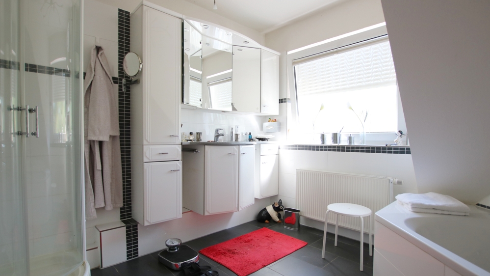 Komfortable Dachgeschosswohnung mit Balkon und Tiefgaragenstellplatz in Bad Zwischenahn - Photo 5
