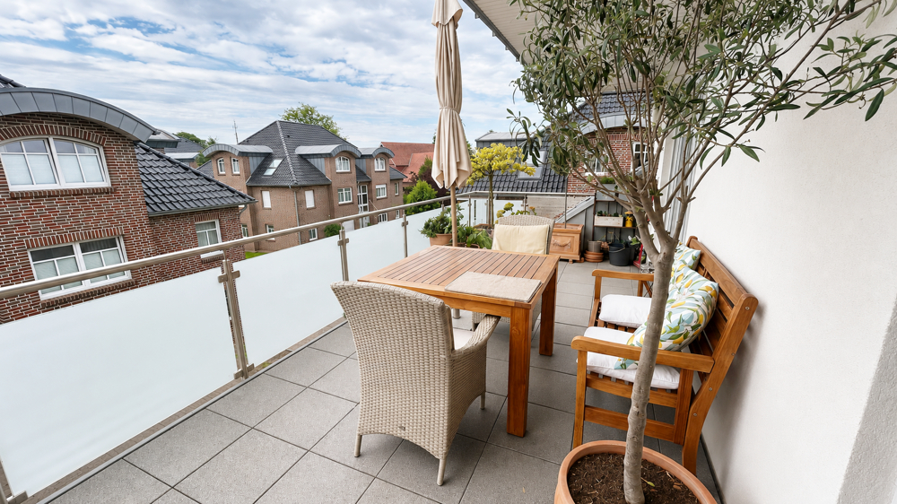 Exklusive 3-Zimmer-Penthouse-Wohnung mit Dachterrasse und TG-Stellplätze im Herzen von Bad Zw'ahn - Photo 4