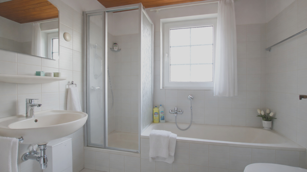 Renovierte 3-Zimmer-Dachgeschosswohnung mit Balkon in zentrumsnaher Lage in Bad Zwischenahn - Photo 2