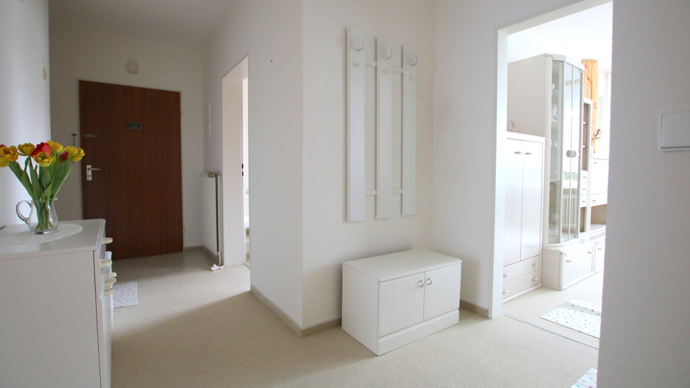 Großzügige 3-Zimmer-Obergeschosswohnung mit Loggia und Kellerraum in zentraler Lage in Bad Zw'ahn - Photo 2