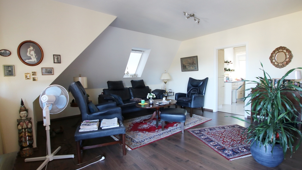Komfortable Dachgeschosswohnung mit Balkon und Tiefgaragenstellplatz in Bad Zwischenahn - Photo 2